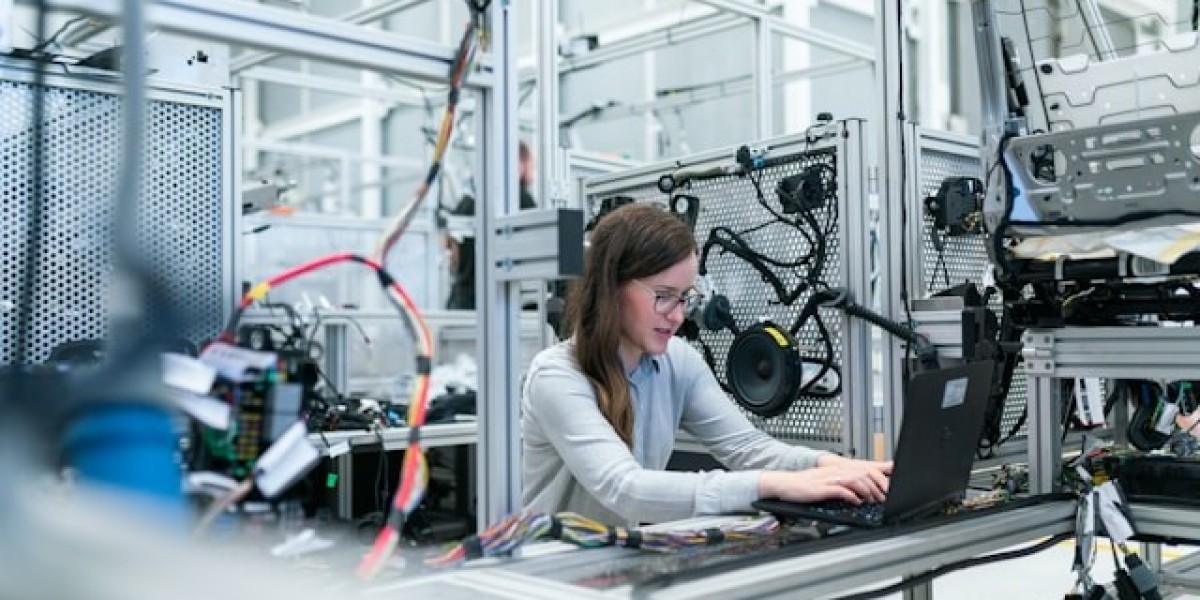 How Chemical Contract Manufacturing Simplifies Blending, Filling, and Packaging